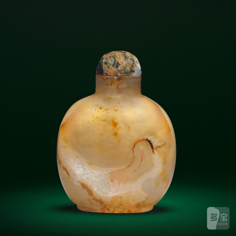 十八/十九世紀 瑪瑙巧雕雉鷄紋鼻烟壺 | A CHALCEDONY AGATE 'PHEASANT' SNUFF BOTTLE - 图1